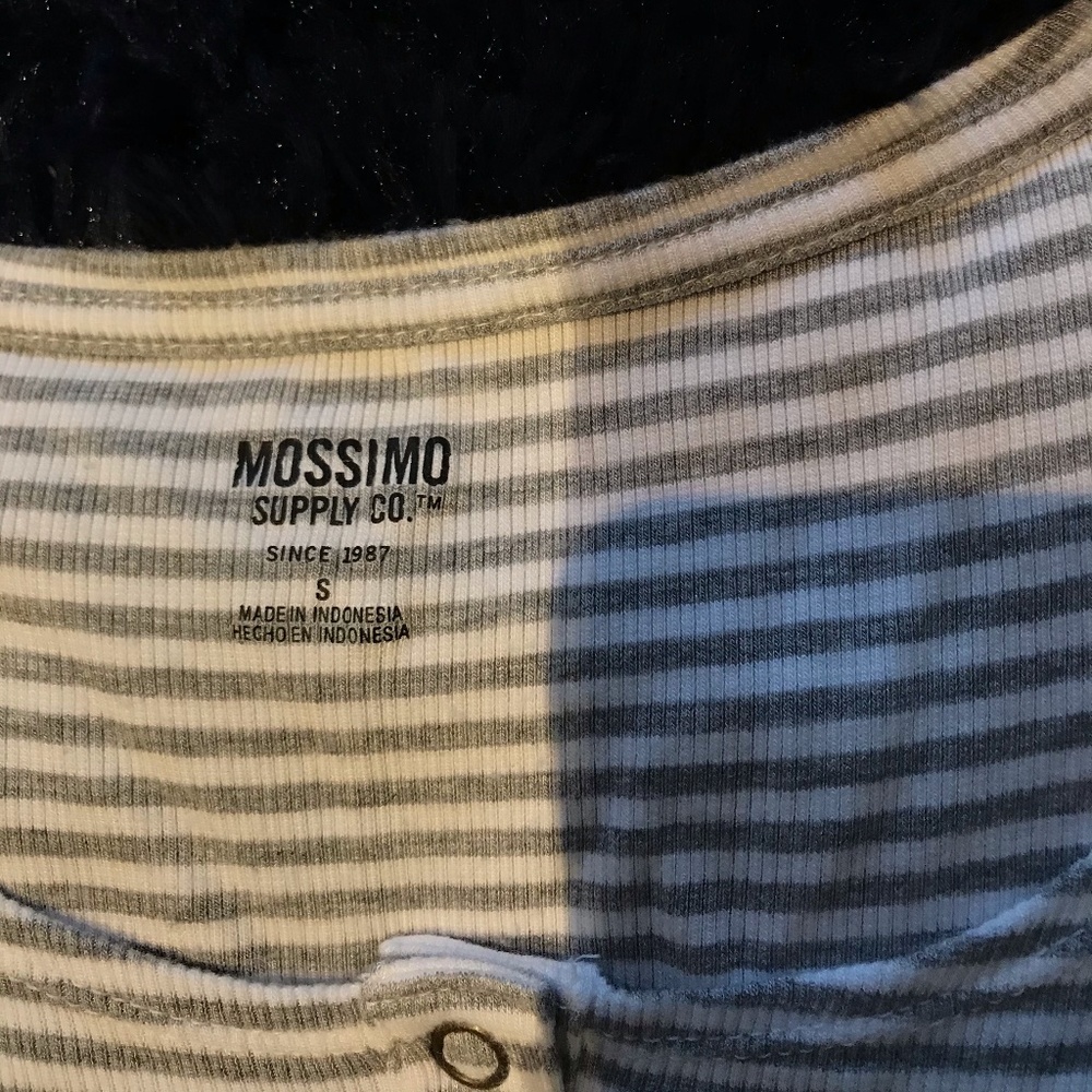 Mossimo tee - Picture 3 of 3